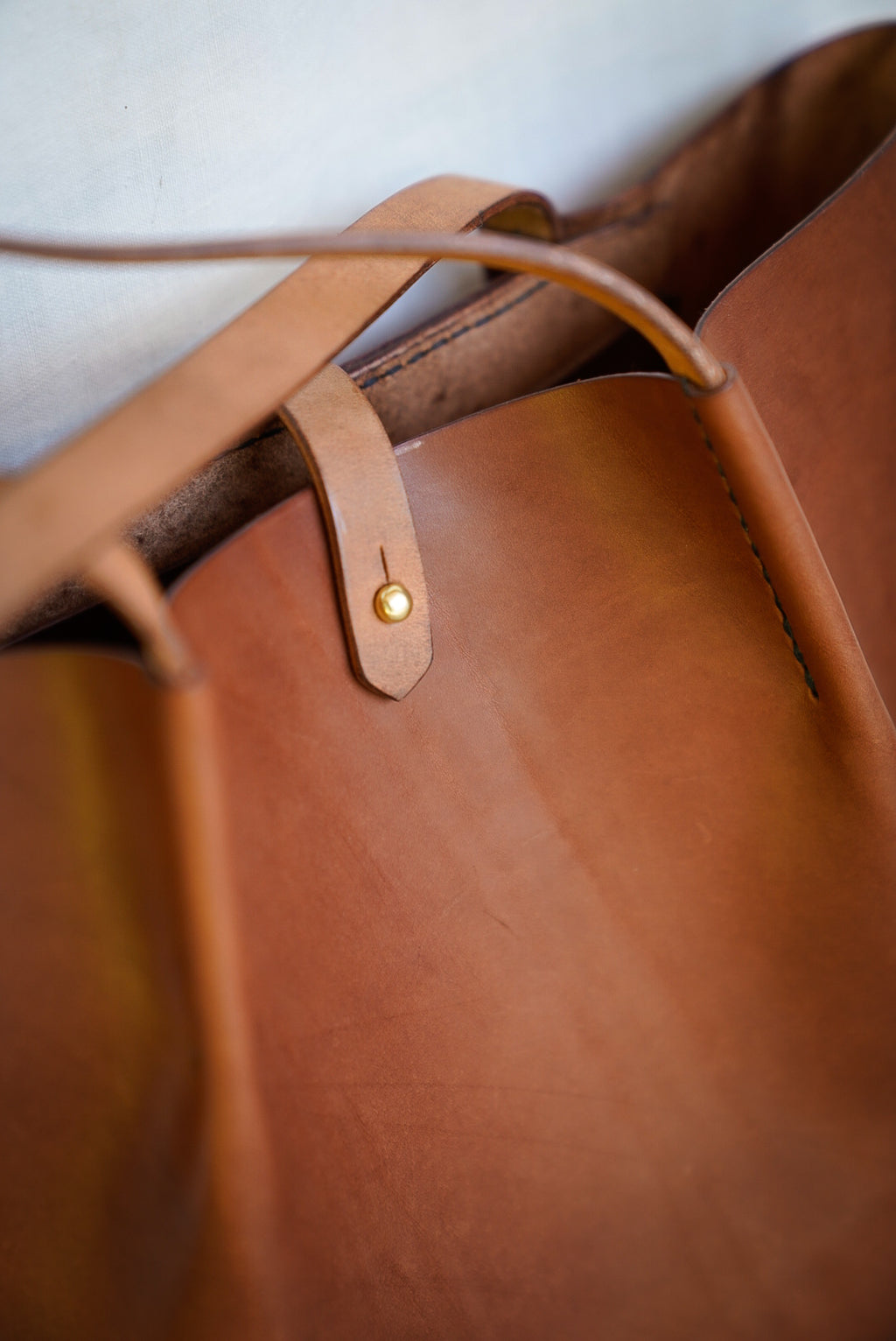 Close Friends Tote ~ Sm W&C Light Brown Skirting Leather