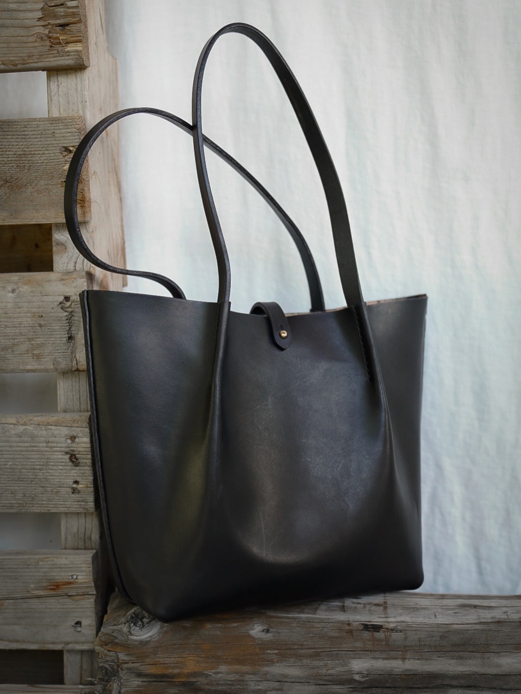 Close Friends Tote ~ Sm W&C Black Skirting Leather