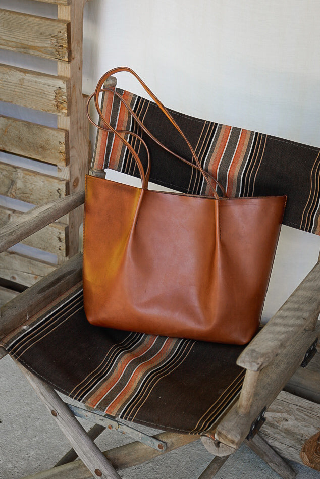 Close Friends Tote ~ W&C Skirting Leather Brown