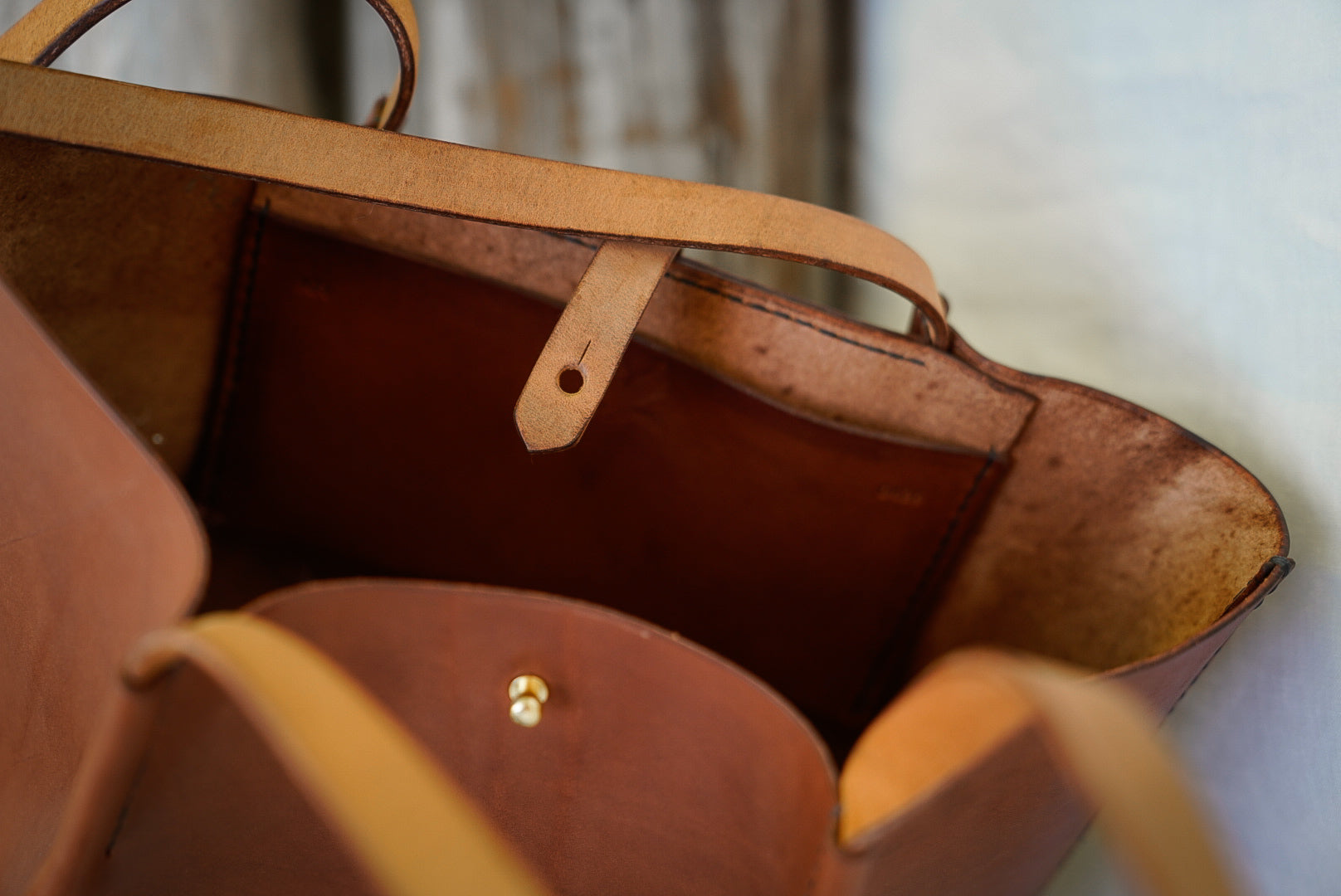Close Friends Tote ~ Sm W&C Light Brown Skirting Leather