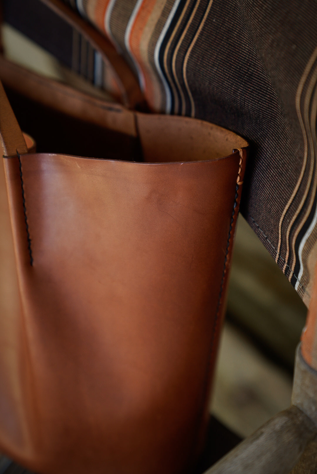 Close Friends Tote ~ W&C Skirting Leather Brown
