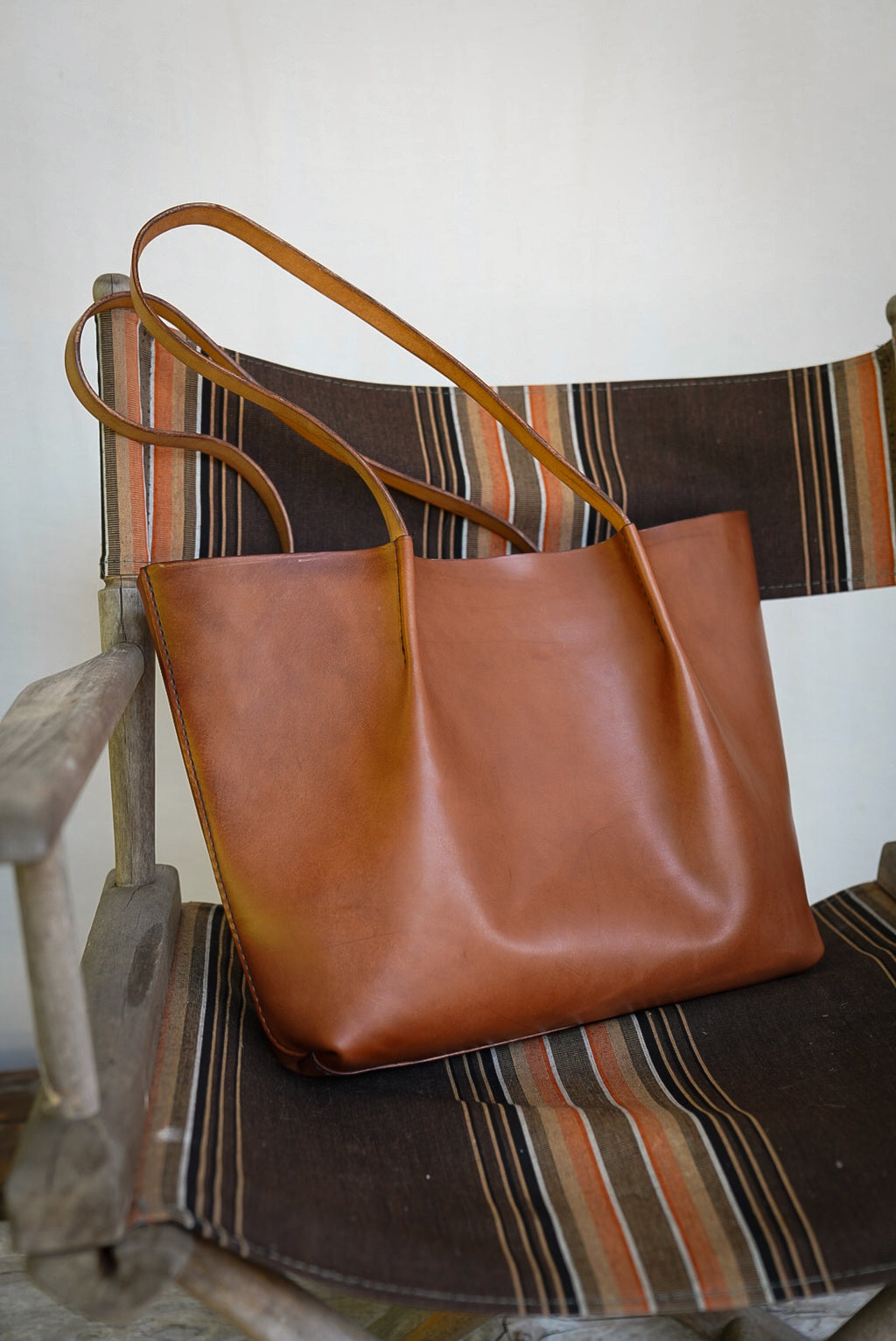 Close Friends Tote ~ W&C Skirting Leather Brown