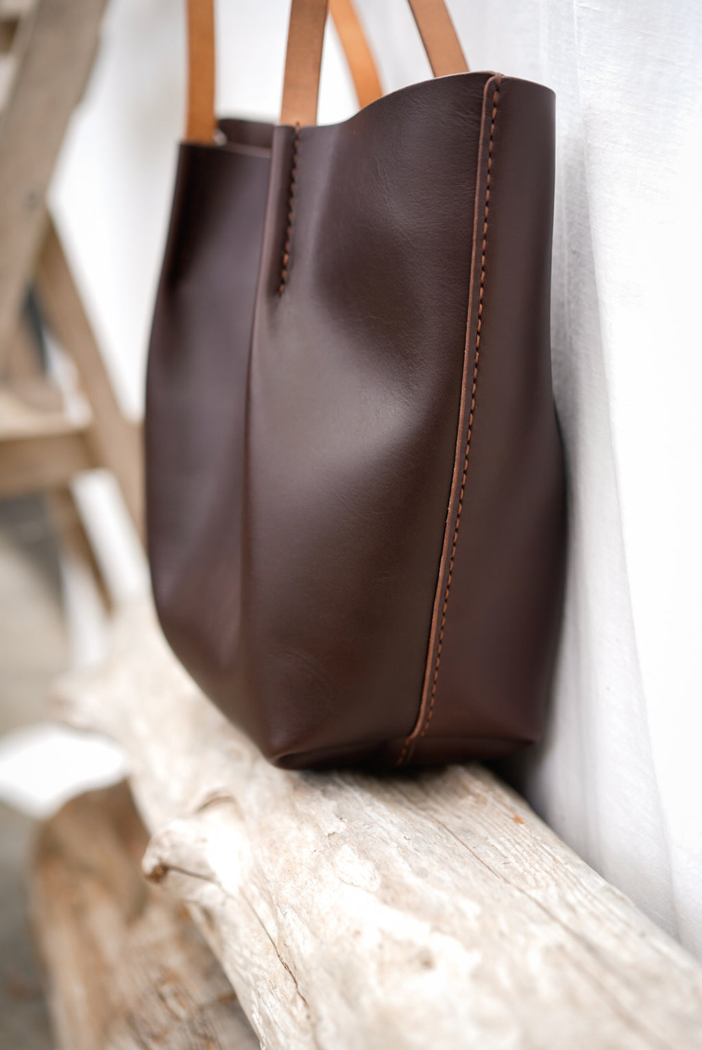 Close Friends Tote ~ Sm Espresso
