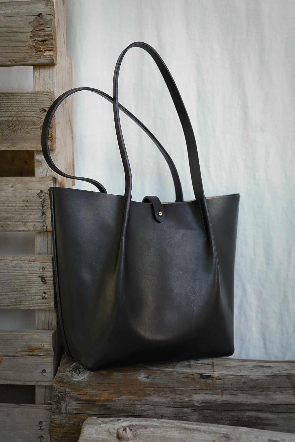 Close Friends Tote ~ Sm W&C Black Skirting Leather