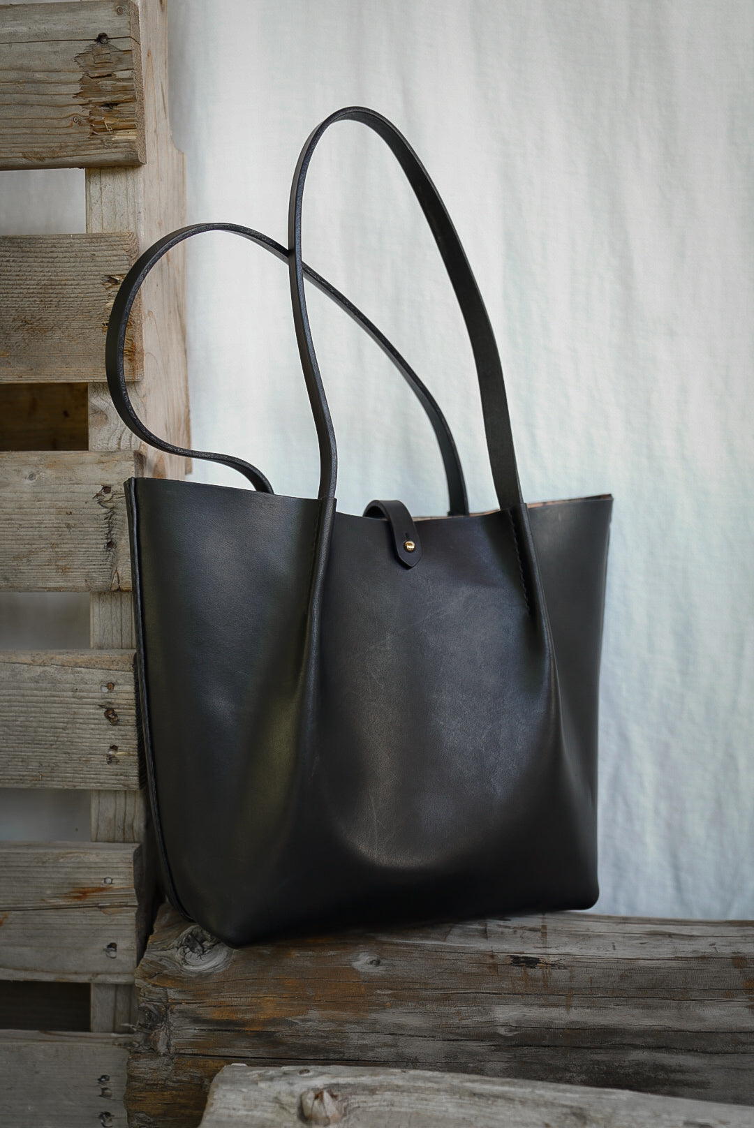 Close Friends Tote ~ Sm W&C Black Skirting Leather