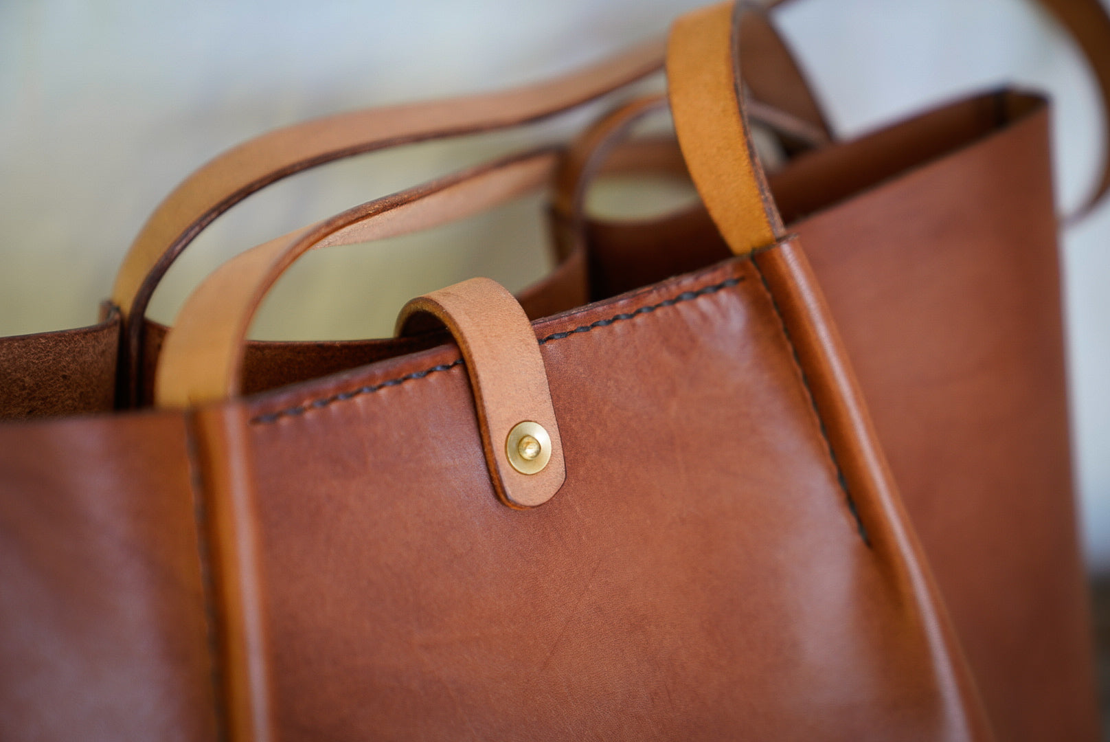 Close Friends Tote ~ Sm W&C Light Brown Skirting Leather