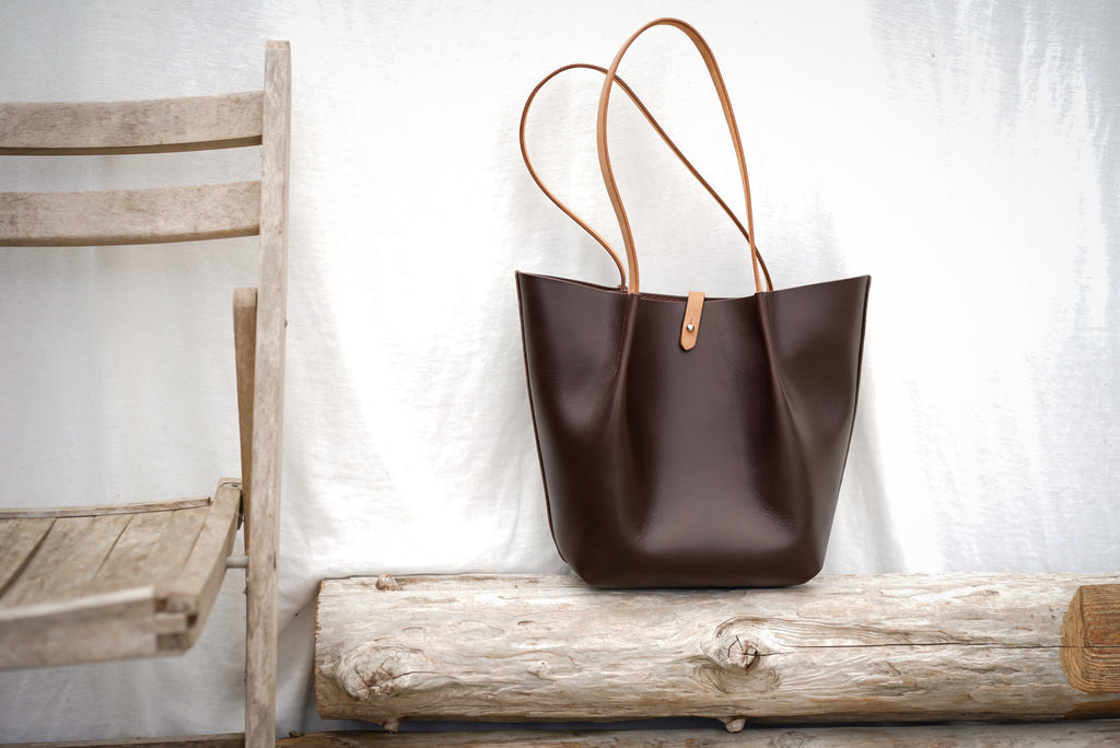 Close Friends Tote ~ Sm Espresso