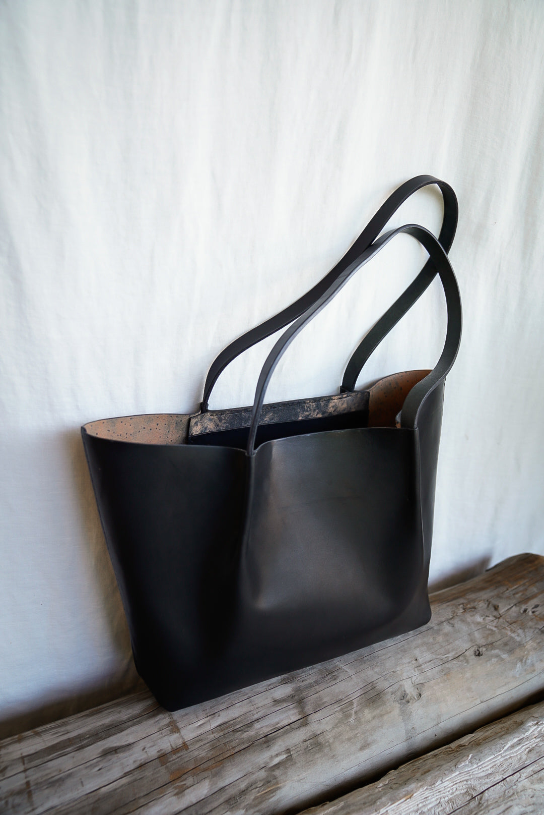 Close Friends Tote ~ W&C Skirting Leather Black