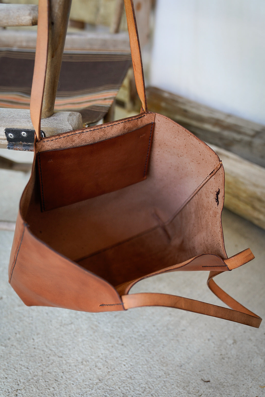 Close Friends Tote ~ W&C Skirting Leather Brown