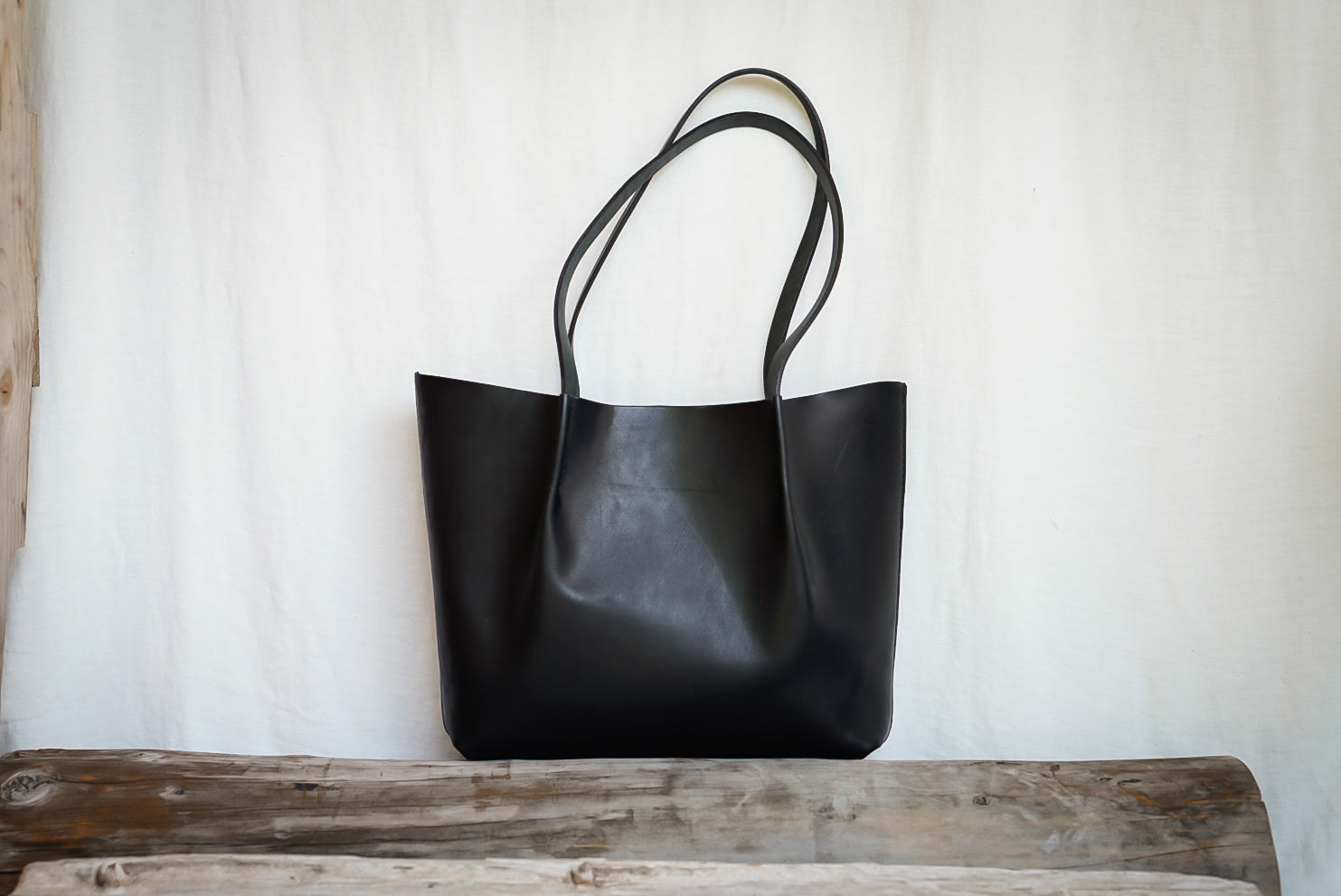 Close Friends Tote ~ W&C Skirting Leather Black